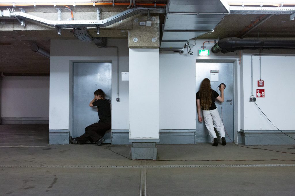 illar 2024, performer Alex Martini Jon Olofsson Nordin, 48°09‘12.2“N11°34‘44.1“E, Photo Malte Lauer