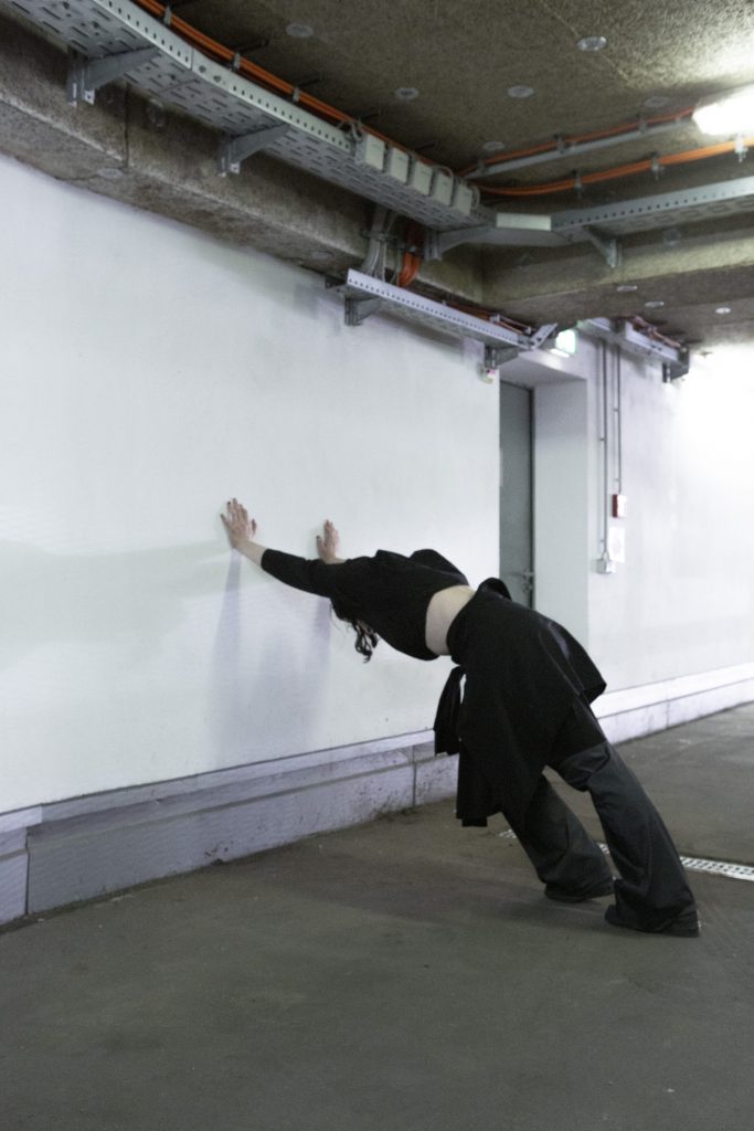 pillar 2024, performer Caroline Kretschmer, 48°09‘12.2“N11°34‘44.1“E, Photo Malte Lauer